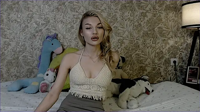 Snapshot of Ella_Milla chatting on 11/23/25, 10:48 Ella Milla online show from 11/23/25, 10:48