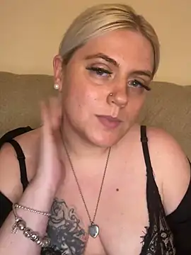 Snapshot of Blondiee3088 chatting on 12/02/24, 11:51 Blondiee3088 online show from 12/02/24, 11:51