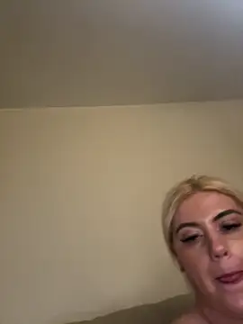 Snapshot of Blondiee3088 chatting on 02/07/25, 01:47 Blondiee3088 online show from 02/07/25, 01:47