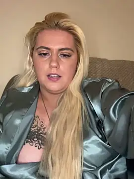 Snapshot of Blondiee3088 chatting on 02/19/25, 05:38 Blondiee3088 online show from 02/19/25, 05:38