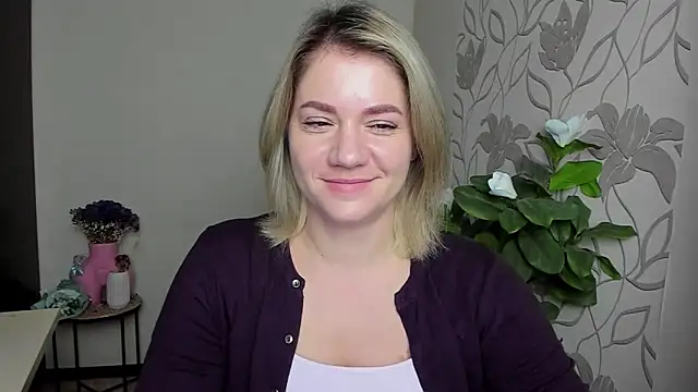 MariaSttone online show from 10/13/25, 03:45