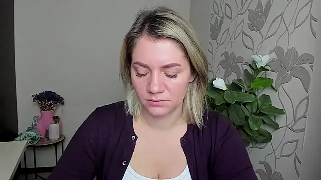 MariaSttone online show from 10/14/25, 10:49