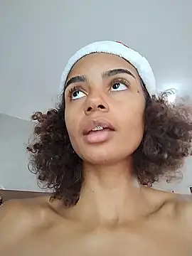 Snapshot of Emanuelle_manu chatting on 12/18/24, 12:29 Emanuelle manu online show from 12/18/24, 12:29