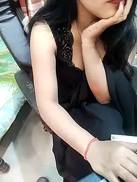 Snapshot of karishma chatting on 12/22/24, 08:25 karishma online show from 12/22/24, 08:25