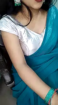 Snapshot of karishma chatting on 12/23/24, 11:28 karishma online show from 12/23/24, 11:28