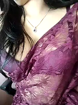 Snapshot of karishma chatting on 12/27/24, 09:06 karishma online show from 12/27/24, 09:06