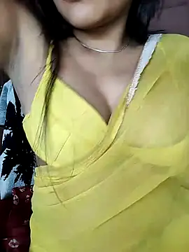 Snapshot of karishma chatting on 01/10/25, 04:01 karishma online show from 01/10/25, 04:01