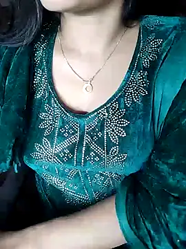 Snapshot of karishma chatting on 02/02/25, 12:13 karishma online show from 02/02/25, 12:13