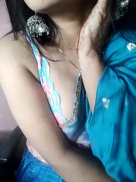 Snapshot of karishma chatting on 02/13/25, 02:01 karishma online show from 02/13/25, 02:01