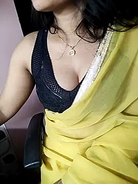 Snapshot of karishma chatting on 02/14/25, 01:45 karishma online show from 02/14/25, 01:45