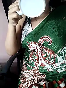 Snapshot of karishma chatting on 02/20/25, 01:46 karishma online show from 02/20/25, 01:46