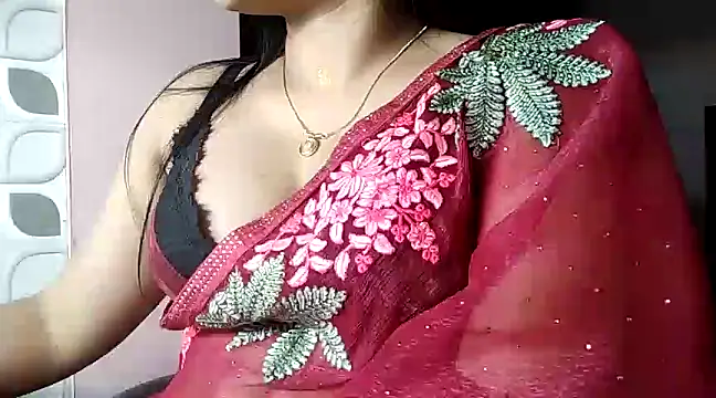 Snapshot of karishma chatting on 02/25/25, 06:20 karishma online show from 02/25/25, 06:20