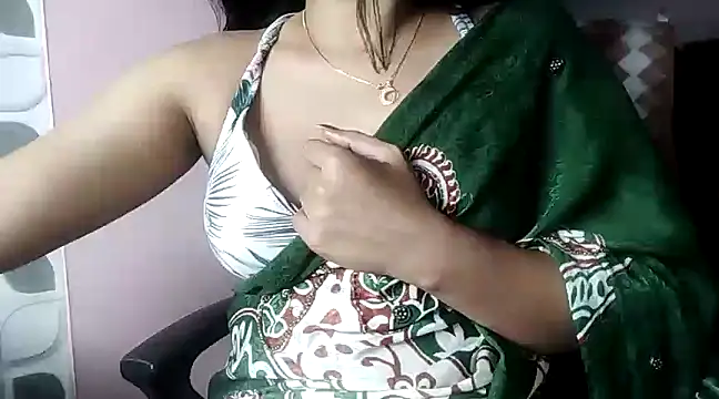 Snapshot of karishma chatting on 02/28/25, 07:25 karishma online show from 02/28/25, 07:25