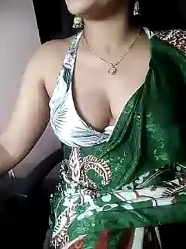 Snapshot of karishma chatting on 03/19/25, 03:29 karishma online show from 03/19/25, 03:29