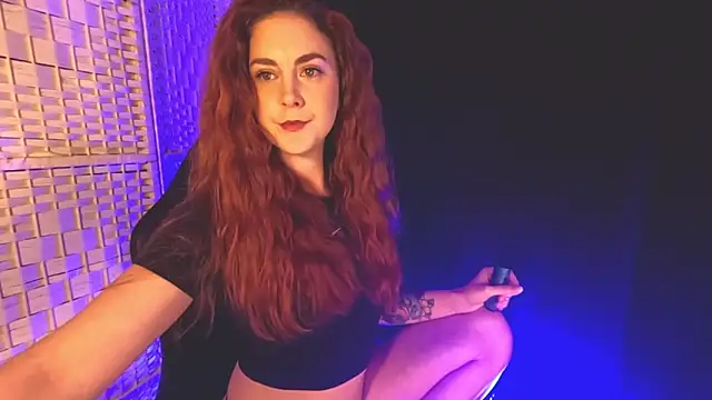 Snapshot of KayleyxEmily chatting on 02/26/25, 02:25 KayleyxEmily online show from 02/26/25, 02:25