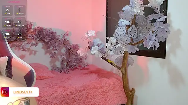 Snapshot of NaomiFox1 chatting on 10/22/25, 03:40 NaomiFox1 online show from 10/22/25, 03:40