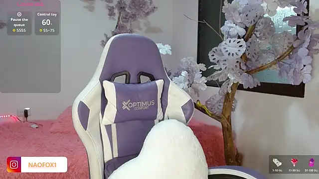 Snapshot of NaomiFox1 chatting on 11/05/25, 04:01 NaomiFox1 online show from 11/05/25, 04:01