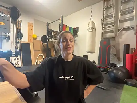 Snapshot of MissSwitch chatting on 12/03/24, 06:06 MissSwitch online show from 12/03/24, 06:06