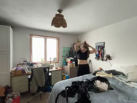 Snapshot of MissSwitch chatting on 01/15/25, 05:47 MissSwitch online show from 01/15/25, 05:47