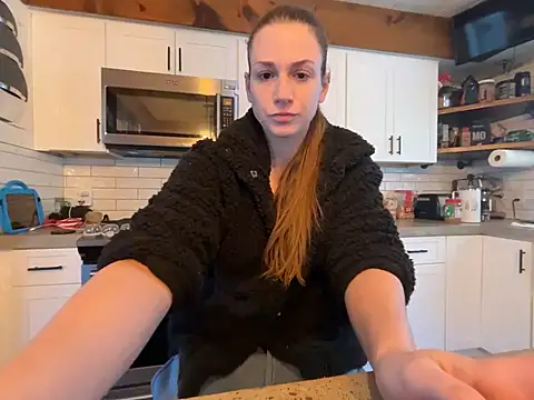 Snapshot of MissSwitch chatting on 02/13/25, 01:05 MissSwitch online show from 02/13/25, 01:05