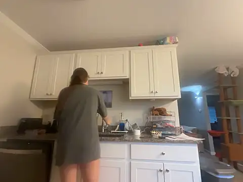 Snapshot of MissSwitch chatting on 09/26/25, 11:25 MissSwitch online show from 09/26/25, 11:25