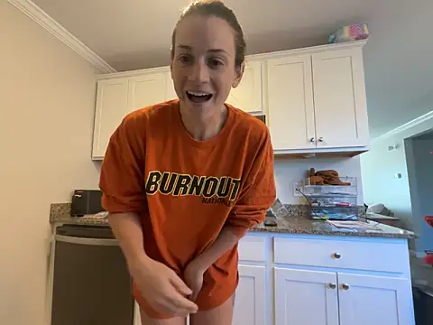 Snapshot of MissSwitch chatting on 09/30/25, 01:38 MissSwitch online show from 09/30/25, 01:38