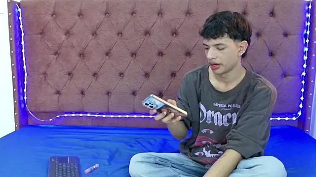 boys yourparty online show from 12/26/24, 01:43