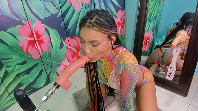 Snapshot of Mieldeluna chatting on 10/17/25, 06:16 Mieldeluna online show from 10/17/25, 06:16