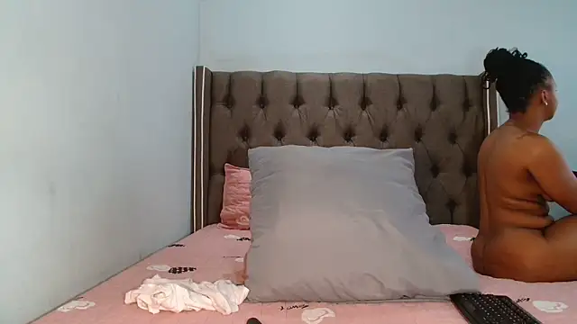 Snapshot of CHOCKYCHOCX2 chatting on 11/13/25, 04:33 CHOCKYCHOCX2 online show from 11/13/25, 04:33