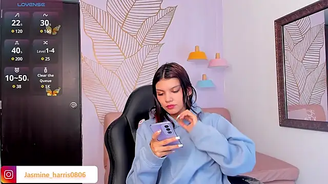 Snapshot of JasmineHarris chatting on 12/18/24, 11:56 JasmineHarris online show from 12/18/24, 11:56