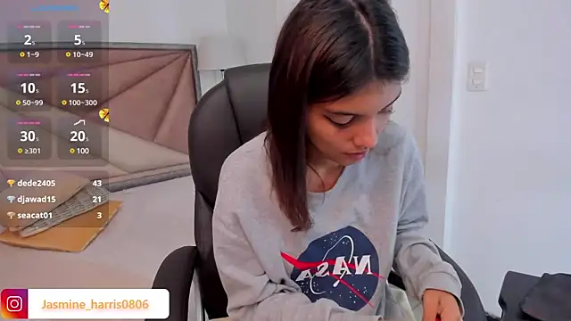 Snapshot of JasmineHarris chatting on 02/05/25, 02:48 JasmineHarris online show from 02/05/25, 02:48
