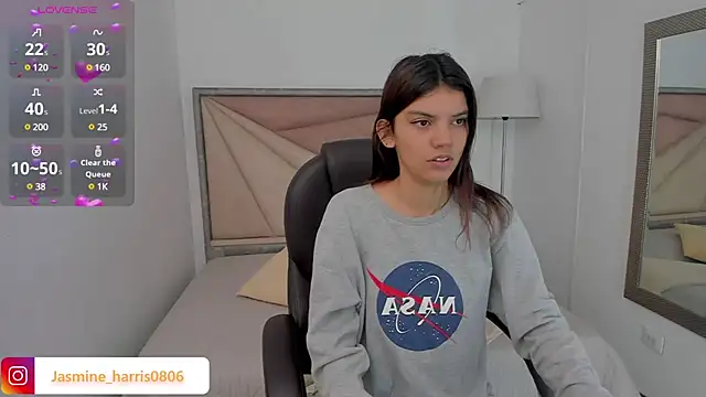 Snapshot of JasmineHarris chatting on 02/24/25, 11:43 JasmineHarris online show from 02/24/25, 11:43