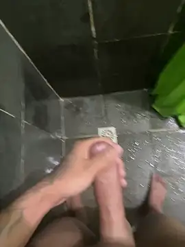 Snapshot of gzn01 chatting on 09/23/25, 08:56 gzn01 online show from 09/23/25, 08:56