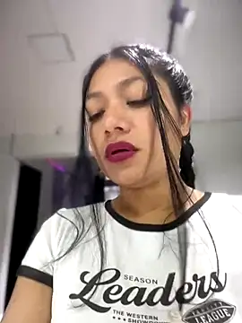 Im Little online show from 10/15/25, 03:39