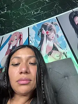 Im Little online show from 11/08/25, 03:07