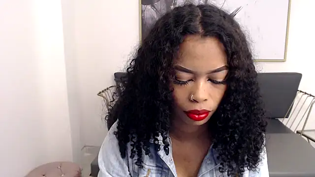 Snapshot of Shenna_brunette_ chatting on 12/07/24, 01:07 Shenna brunette online show from 12/07/24, 01:07