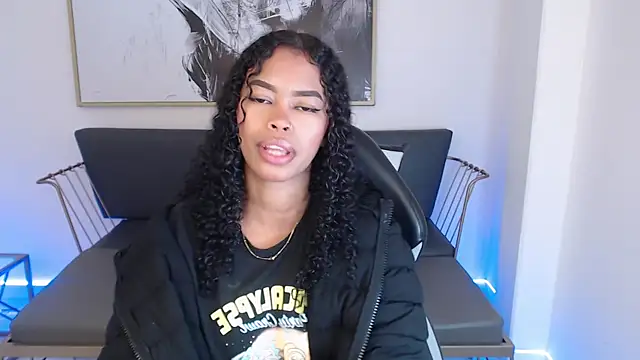 Snapshot of Shenna_brunette_ chatting on 12/20/24, 01:11 Shenna brunette online show from 12/20/24, 01:11