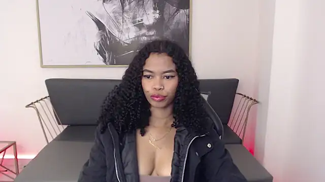 Snapshot of Shenna_brunette_ chatting on 12/26/24, 01:10 Shenna brunette online show from 12/26/24, 01:10