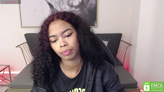 Snapshot of Shenna_brunette_ chatting on 12/30/24, 01:03 Shenna brunette online show from 12/30/24, 01:03