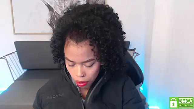 Snapshot of Shenna_brunette_ chatting on 01/26/25, 01:04 Shenna brunette online show from 01/26/25, 01:04