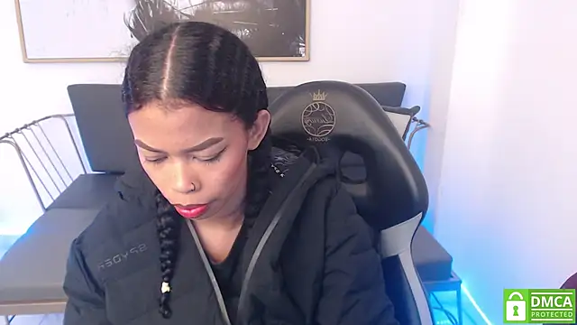 Snapshot of Shenna_brunette_ chatting on 01/29/25, 01:07 Shenna brunette online show from 01/29/25, 01:07
