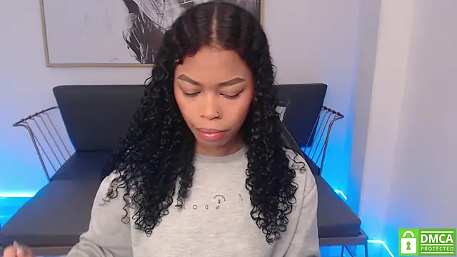 Snapshot of Shenna_brunette_ chatting on 02/05/25, 01:11 Shenna brunette online show from 02/05/25, 01:11