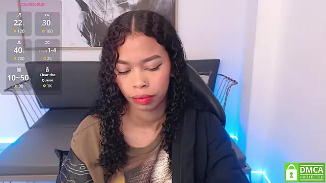Snapshot of Shenna_brunette_ chatting on 02/10/25, 01:11 Shenna brunette online show from 02/10/25, 01:11