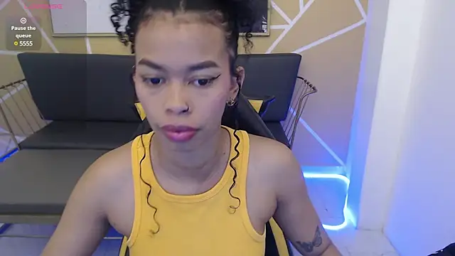 Snapshot of Shenna_brunette_ chatting on 03/12/25, 01:08 Shenna brunette online show from 03/12/25, 01:08