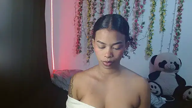 Snapshot of Shenna_brunette_ chatting on 09/22/25, 03:08 Shenna brunette online show from 09/22/25, 03:08