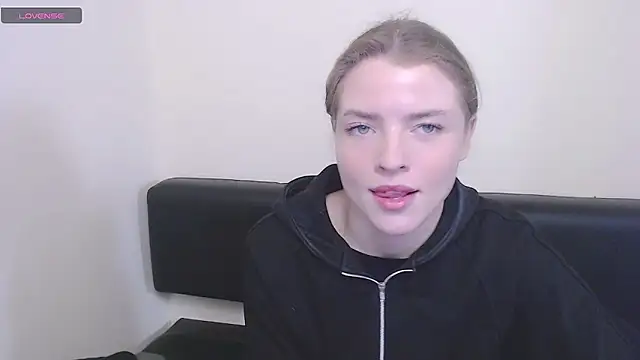 Snapshot of MissOliviaa_ chatting on 12/09/24, 11:36 MissOliviaa  online show from 12/09/24, 11:36