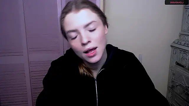 Snapshot of MissOliviaa_ chatting on 01/05/25, 10:32 MissOliviaa  online show from 01/05/25, 10:32