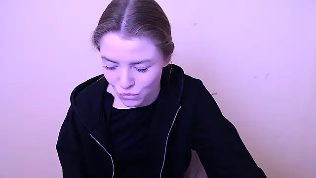 Snapshot of MissOliviaa_ chatting on 01/16/25, 08:22 MissOliviaa  online show from 01/16/25, 08:22