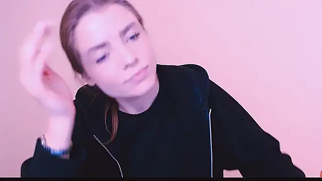 Snapshot of MissOliviaa_ chatting on 02/10/25, 11:25 MissOliviaa  online show from 02/10/25, 11:25