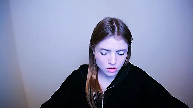 Snapshot of MissOliviaa_ chatting on 02/11/25, 01:20 MissOliviaa  online show from 02/11/25, 01:20